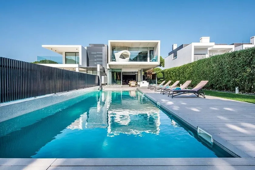 Villa Barcelona a Quarteira - Image 1