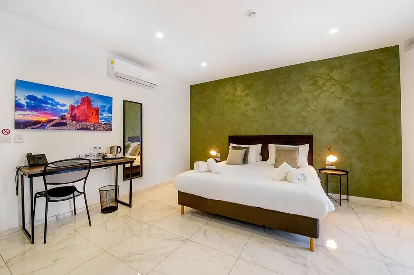 Deluxe Double Room with side sea view - South Wind Guesthouse - Image 1