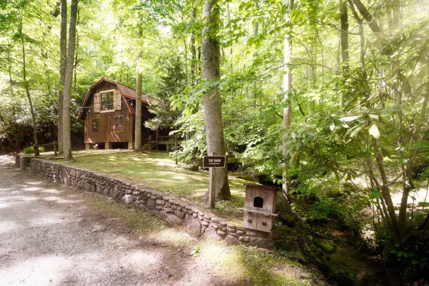 Glamping Barn - Creekside w / Outdoor Kitchen & Fire pit - Mieux que Pinterest! - Image 1