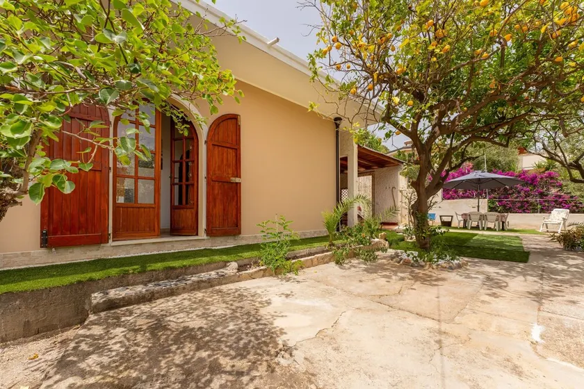 Ferienhaus 'Villetta Degli Ulivi' mit privater Terrasse, privatem Garten und Klimaanlage - Image 1