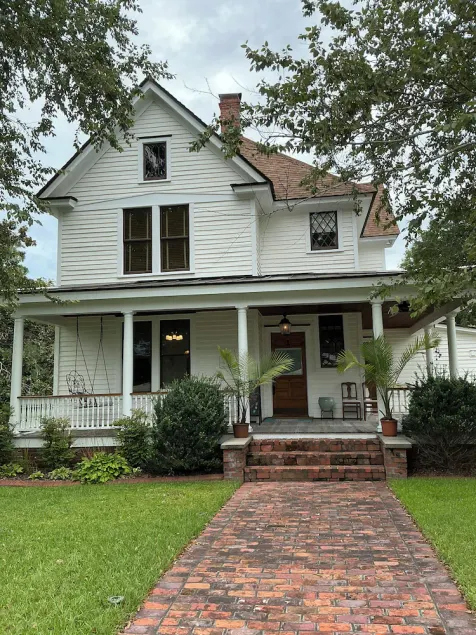 Magnolia House Bed & Breakfast - Image 1