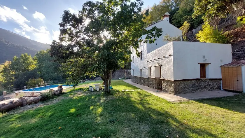 Rural house, ideal for families in the middle of nature. - Image 1