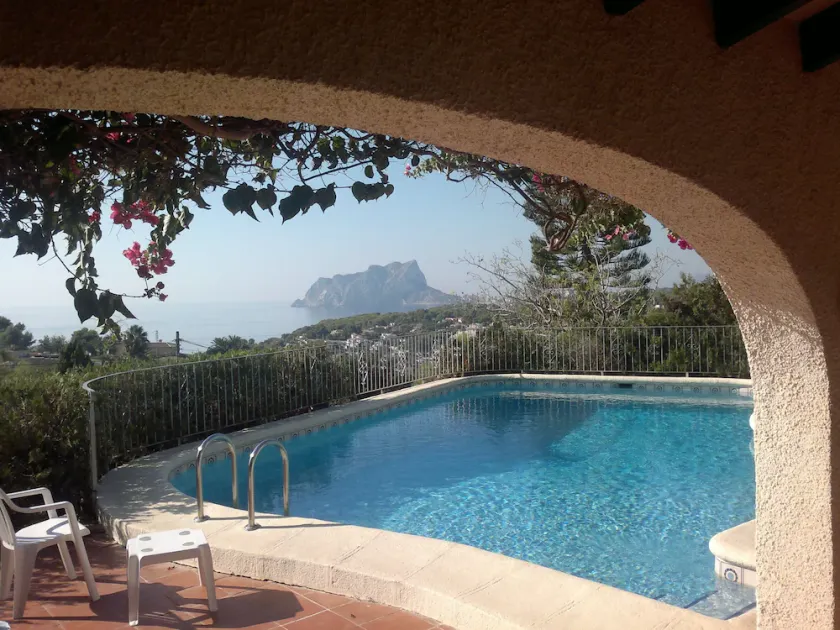 Large Villa With Private Pool, Stunning Views. Walking distance to amenities. - Image 1