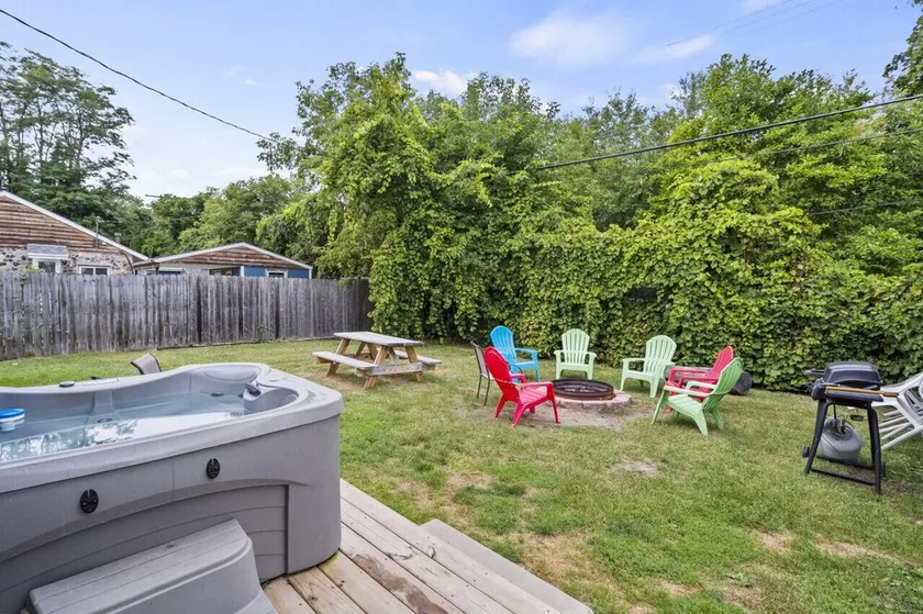 Nautical Nest w/hot tub, golf cart & arcade game - Image 1