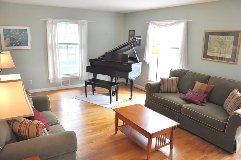 Charming Home In Quiet Location Near Downtown Holland! - Image 1