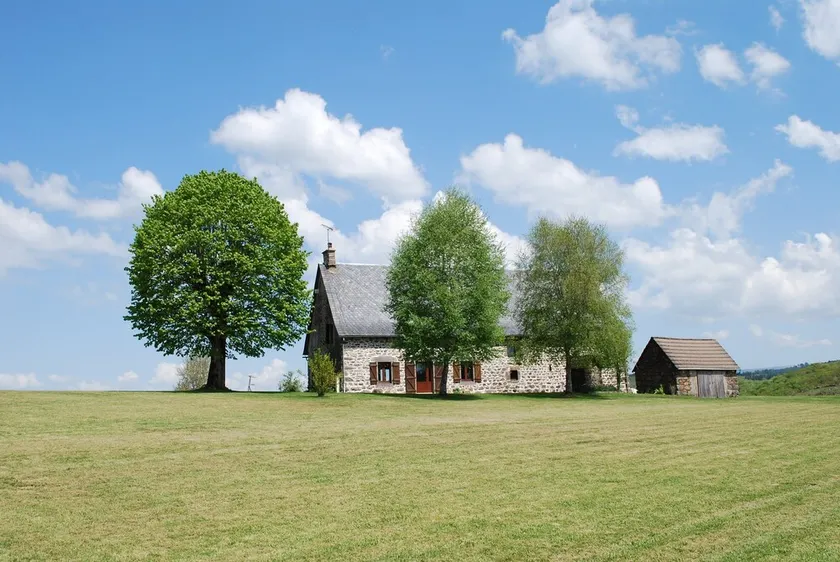 Auvergne farmhouse in the heart of nature - Image 1