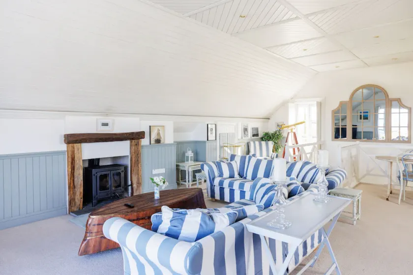 Luxury Beach Getaway with Stunning Views, Peaceful & Private Setting - Image 1