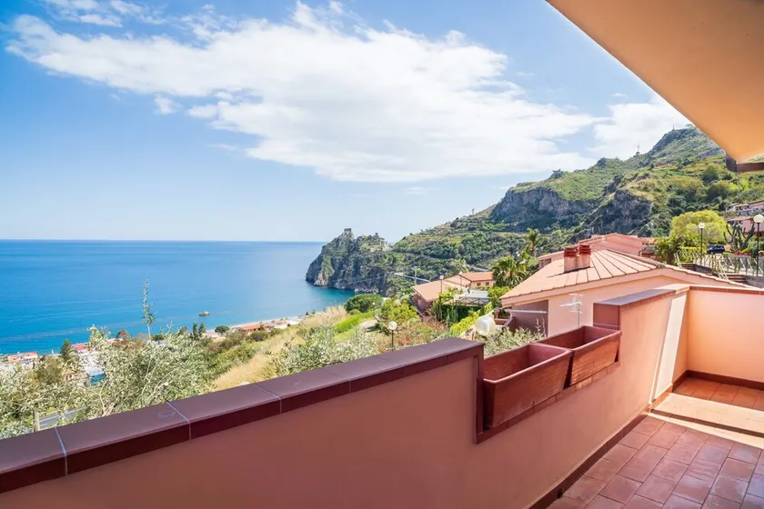 Holiday Home \"Vista Mare\" with Sea View, Private Terrace and Wi-Fi - Image 1
