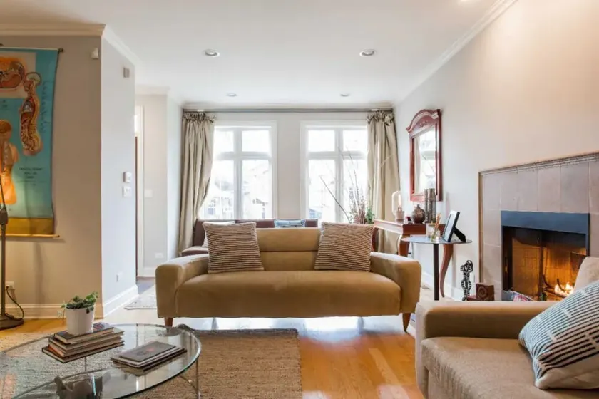 Live Like a Local. 10min walk to Train. Rooftop+Garage. 3-Level Spacious Retreat - Image 1