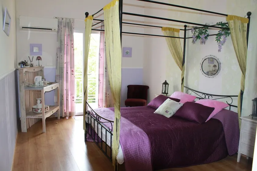 Jardin d'Hiver guest rooms with outdoor pool and jacuzzi - Image 1