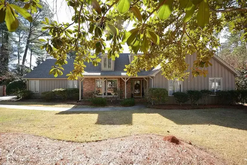 A cozy getaway in the desirable, gated community of West Lake. - Image 1