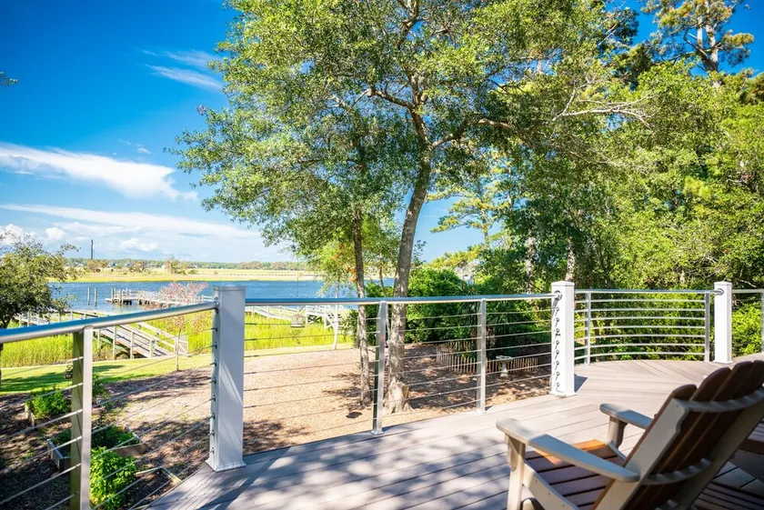 Whitecaps by Oak Island Accommodations - Image 1