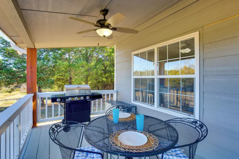 14-acre Property: Texas Nature Escape - Image 1