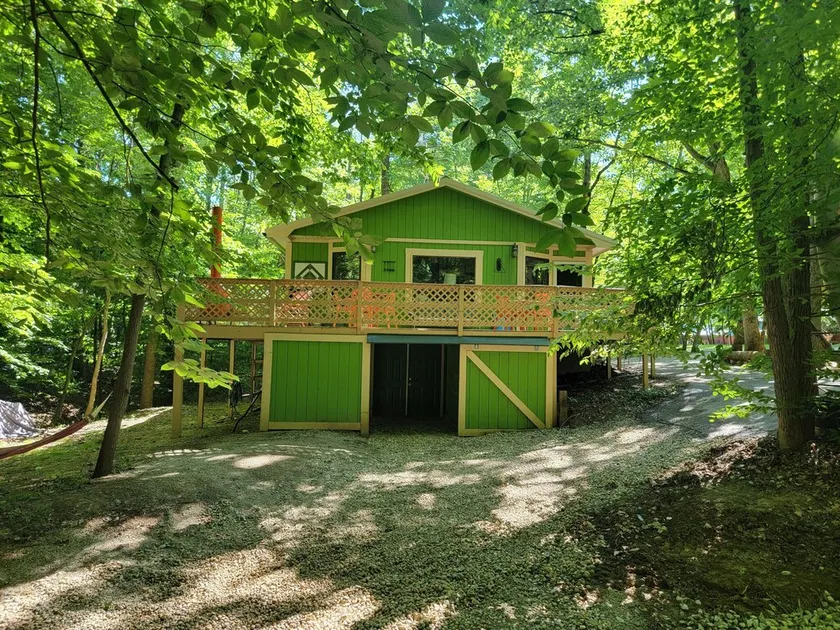 Charming lake cabin located next to Racoon State Park. - Image 1