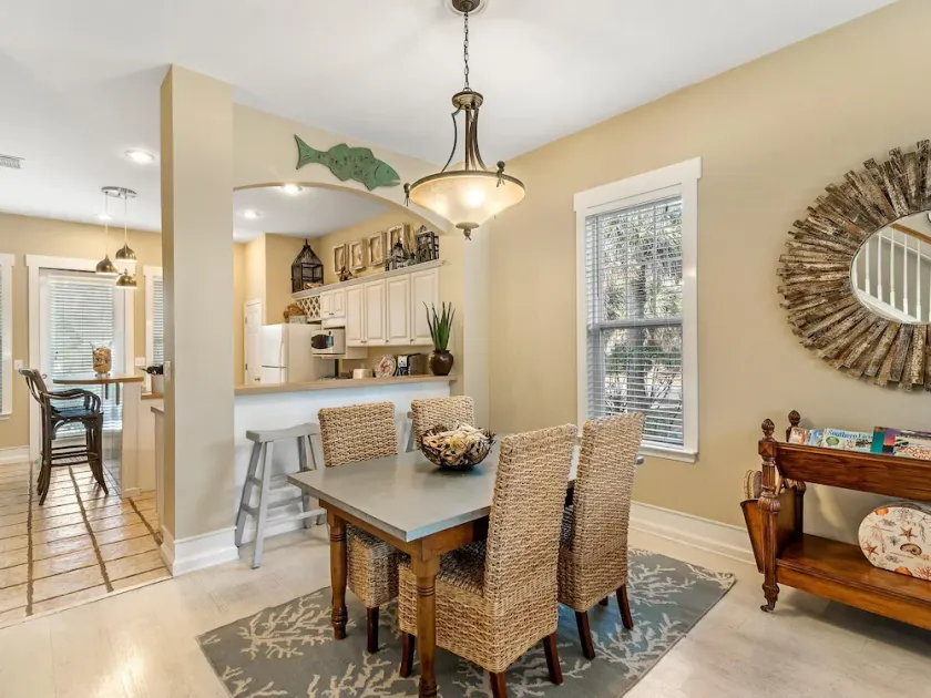 The Parrot Keep~Upgraded 3BR/3BA beach house minutes from the Gulf! - Image 1