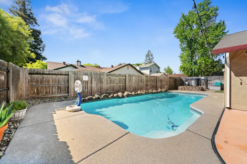 Gorgeous House with POOL!! - Image 1