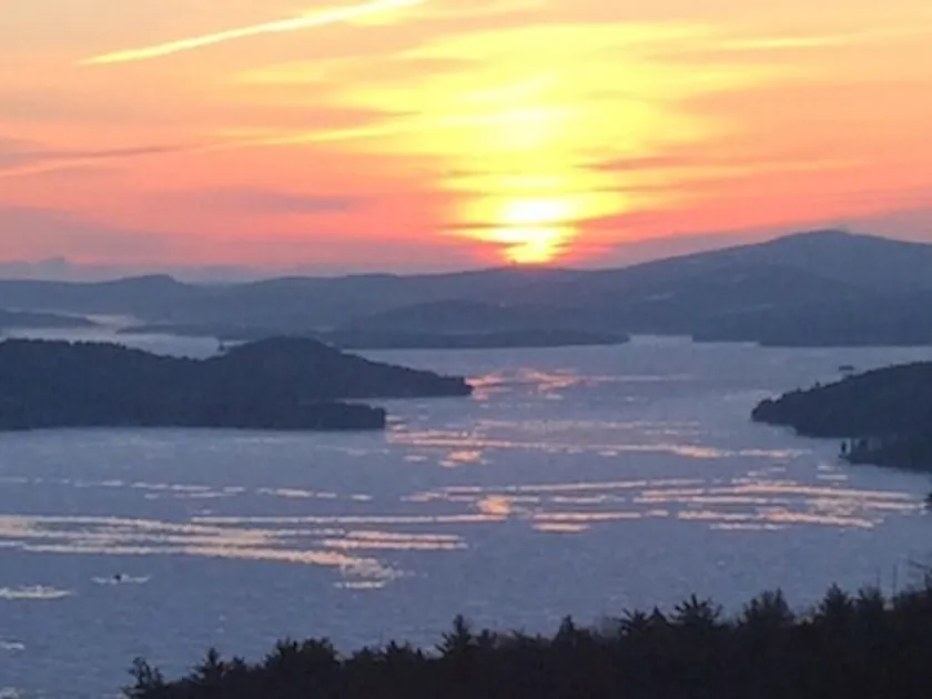 Lake Winnipesaukee enjoy the panoramic views of the lake, mountains        mile - Image 1