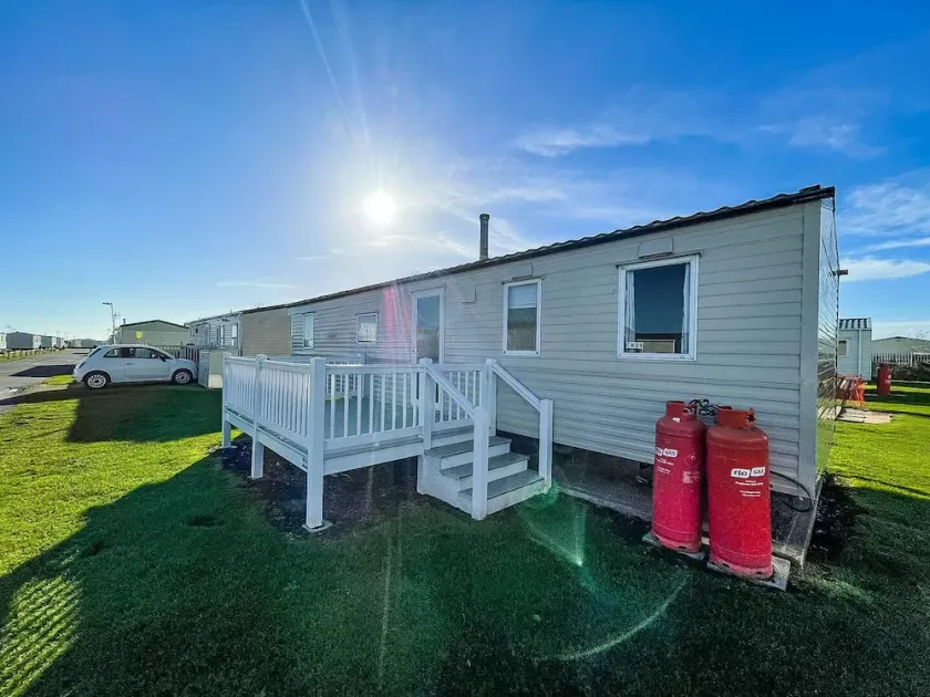Homely 8 berth caravan at St Osyth Beach Holiday Park, Essex ref 28091GC - Image 1
