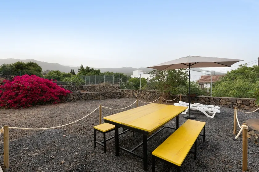 Casa vacanze 'La Casa Amarilla' con vista montagna, giardino privato e Wi-Fi - Image 1