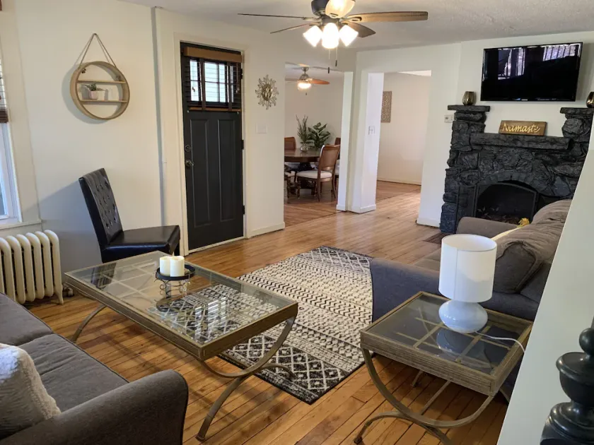 Serene Home at Harveys Lake - Image 1