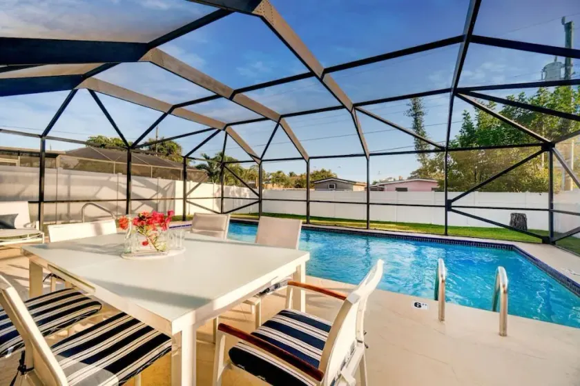 ☀Palm Breeze ☀ 1mi to Beach ☀ Heated Pool ☀ Custom Kitchen ☀ - Image 1