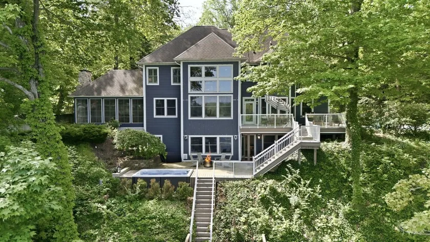 Private Lakefront Escape, Launch boat from dock, swim island, hot tub, game room - Image 1