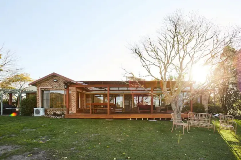 A rural retreat on 15 acres with swimming pool and direct river access. - Image 1
