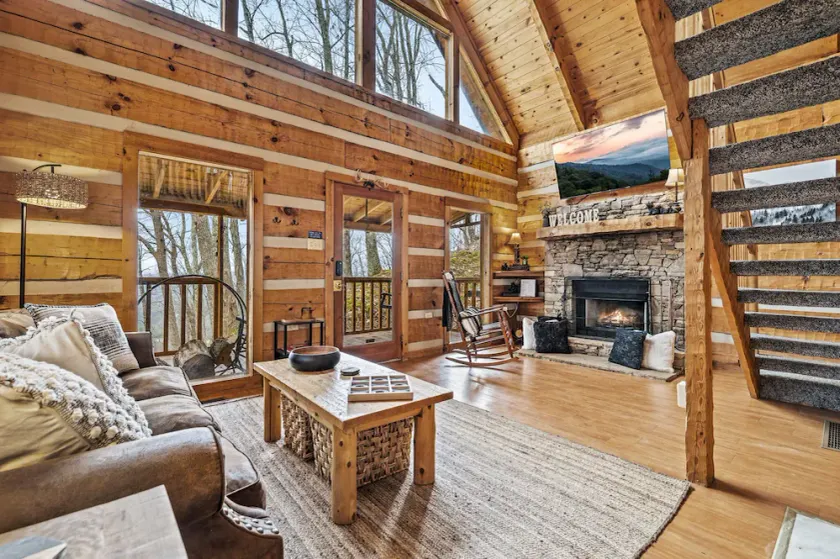 Romantic-Hot Tub-Dog Friendly-Private-Convenient - Image 1