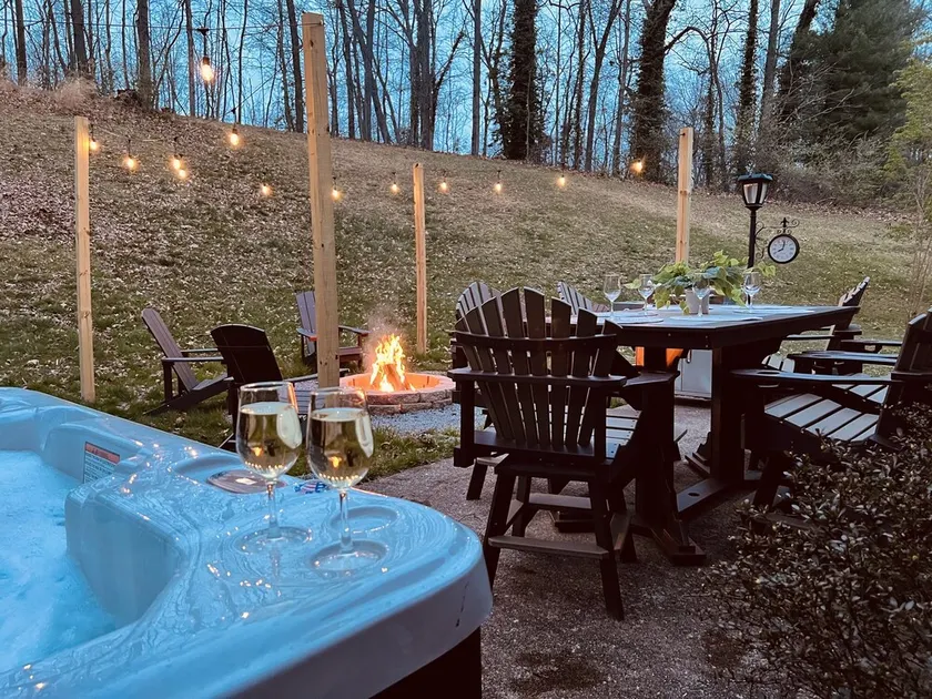 New River Gorge Oasis-Hot Tub- Game Room- Fire pit- Good Vibes - Image 1
