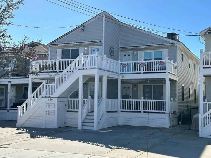 Bennett Beach Bungalow w/ 2 King Beds - Image 1
