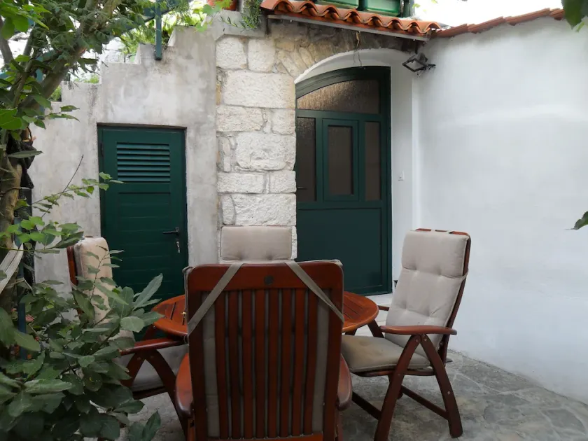 STUDIO APARTMENT DUBE - Image 1