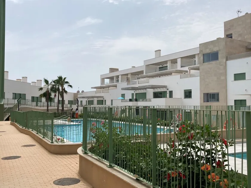Beachfront apartment with large terrace - Image 1