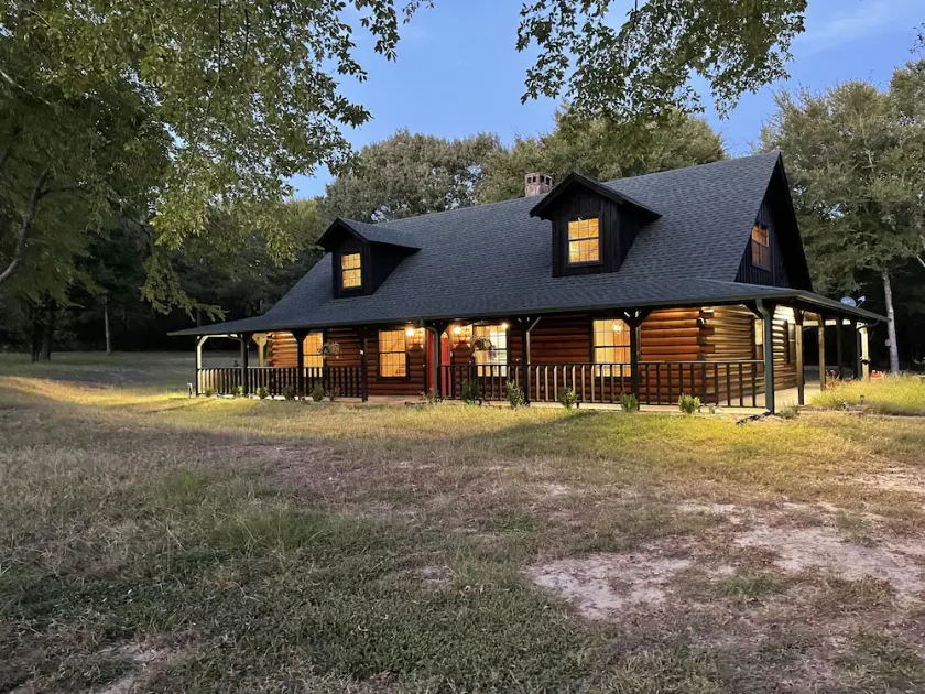 Getaway from the hustle and bustle and stay in a peaceful cabin in the woods! - Image 1