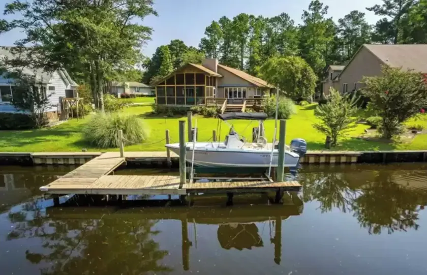 Waterfront Retreat - Image 1