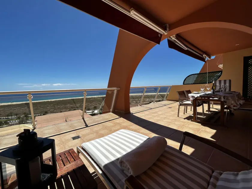 Large terrace, views of the beach, sunny, free Wifi, spacious and comfortable - Image 1