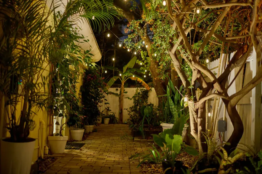 Miami Pool Oasis in El Portal - Image 1