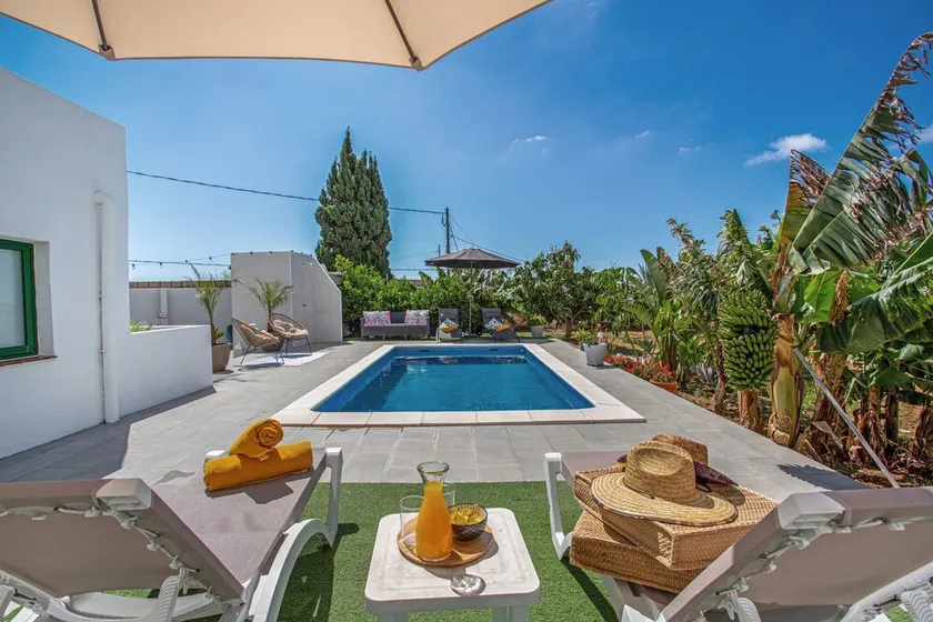 Piscina Climatizada - Image 1