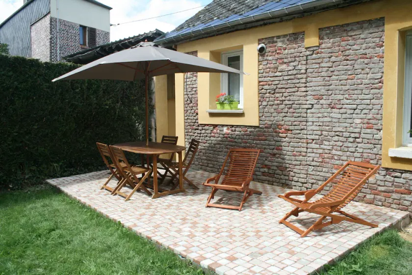 Lisieux sommerhus med have og parkering - Image 1