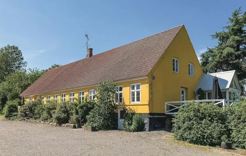 9 bedroom pet friendly home in østermarie - Image 1