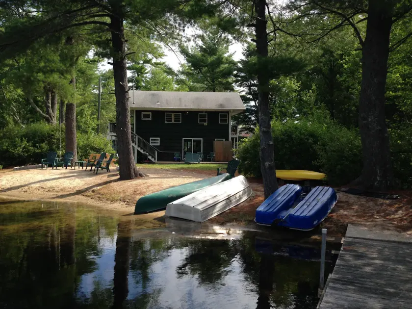 Sommer og Early Fall Lakeside Cottage Rental - Image 1