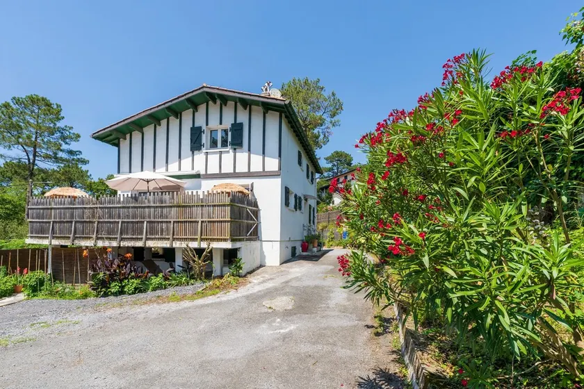 Maison 'Vacances Pays Basque' with Private Terrace, Garden, and Wi-Fi - Image 1