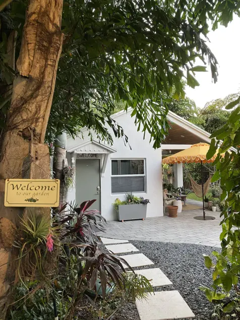 Lovely Garden Studio Cottage - Walk to Las Olas Blvd - 10 min drive to the Beach - Image 1