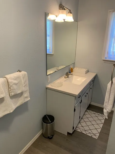 Cozy 3 bedroom 2 bath residential home with patio - Image 1