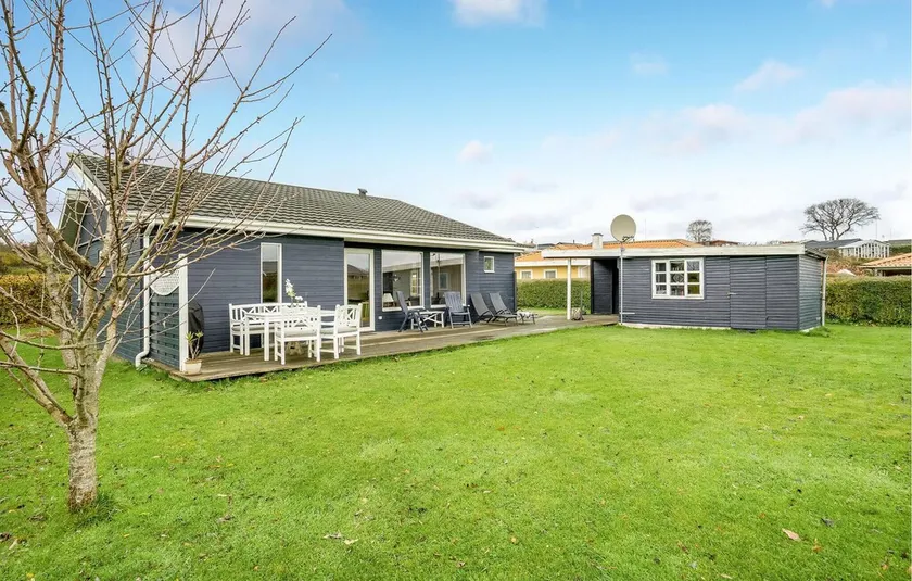 2 bedroom beautiful home in Juelsminde - Image 1