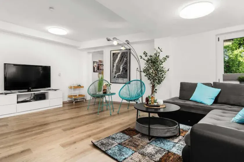 MOLA Apartments-Ferienwohnung für 5 Personen-separater Eingang-Gratis Parkplatz-Terrasse-Grill-Highspeed WLAN-auch für Langzeit geeignet - Image 1