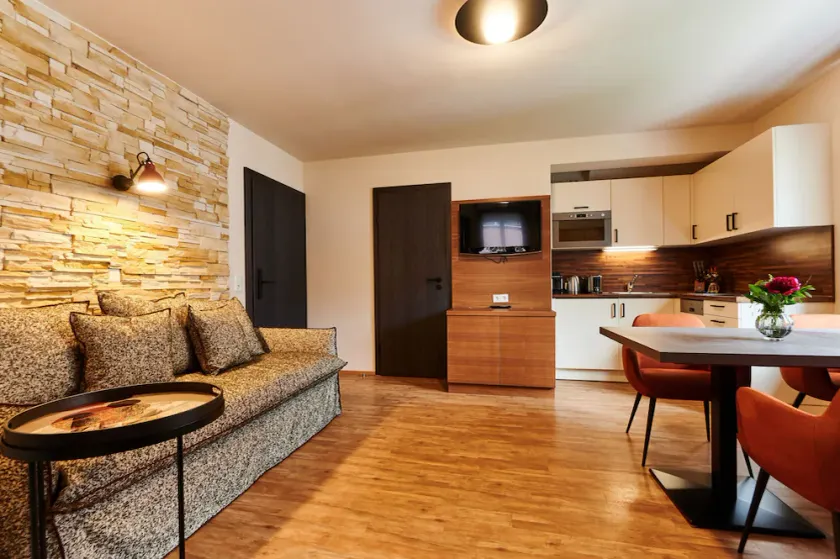 EVI APARTMENTS - Louise - Image 1