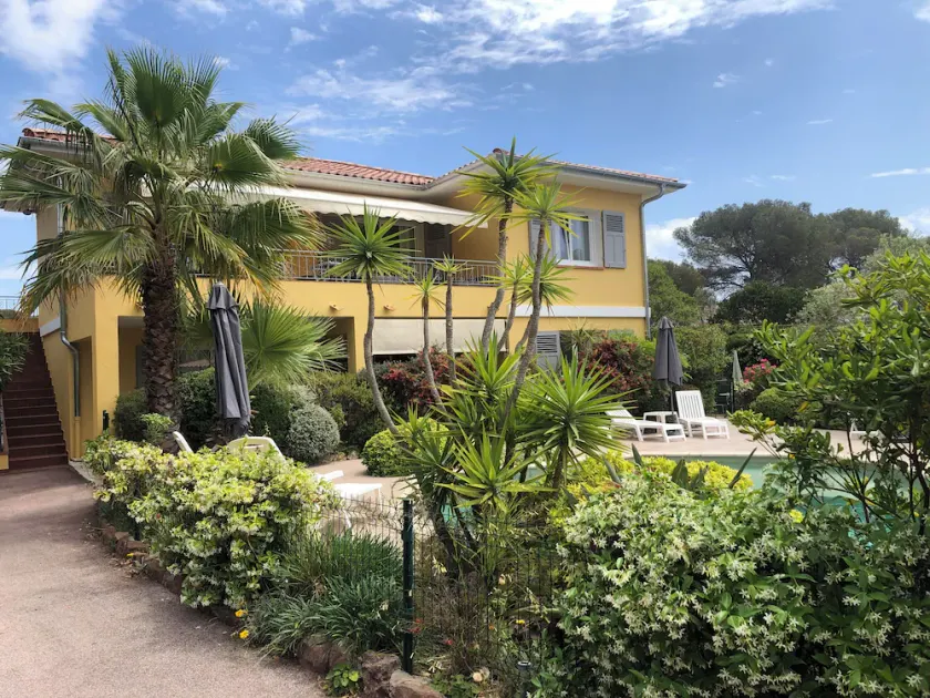 VILLA with swimming pool 1 to 14 pers near sea, 3 apartments - Image 1
