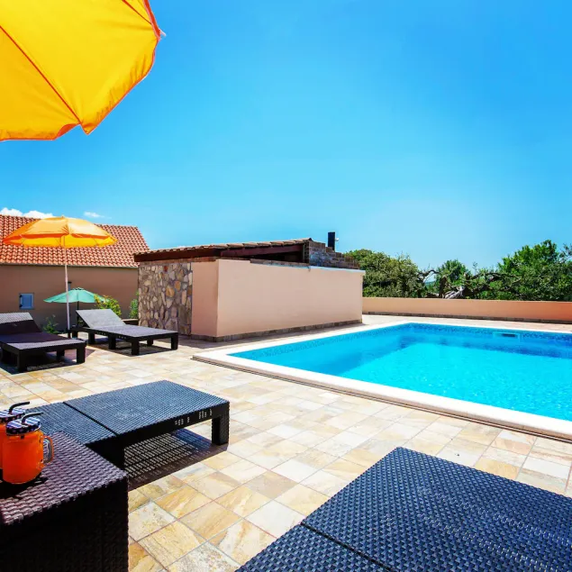 Holiday home with private pool, comfort and peace - Image 1