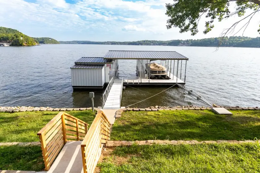 Beautiful Home with Amazing Lake Views in every room of house! - Image 1