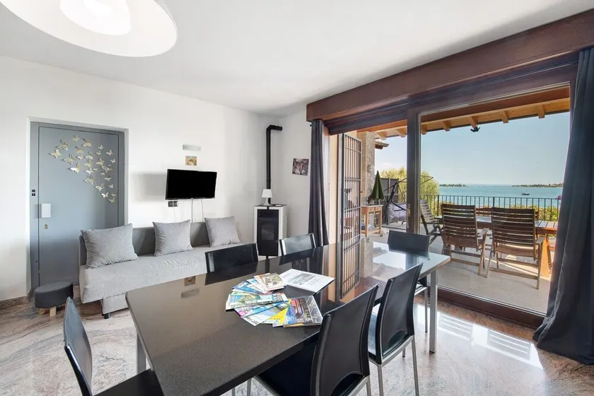 Villa Felice Apartment with Lake View, Private Terrace and Garden - Image 1